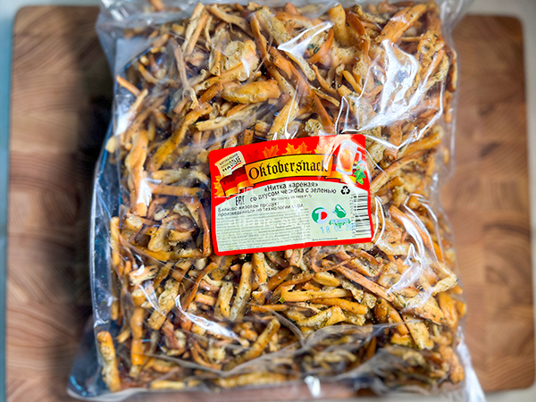Нитка ЖАРЕНАЯ "Чеснок с зеленью" Oktobersnack 1 кг (сырный продукт) в Уфе