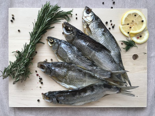 Арахис со вкусом барбекю: Вобла вяленая астраханская крупная