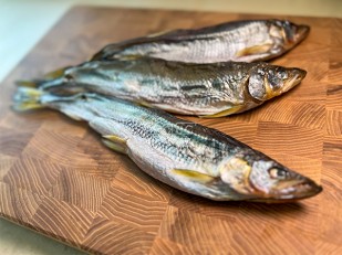 Сурские гренки Сметана с луком (100 гр): Корюшка с икрой вяленая ГОСТ (крупная)