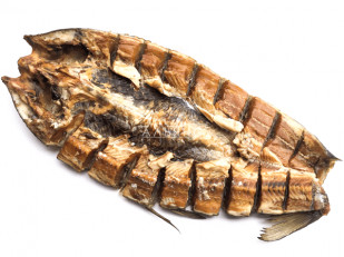 Судак вяленый: Сом (бабочка) холодного копчения